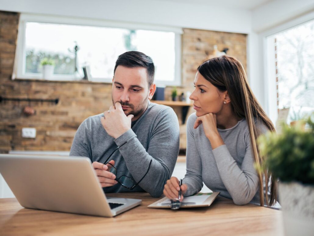 Couple reviewing Horizon BCBS PPO insurance and treatment options for couples rehab in New York
